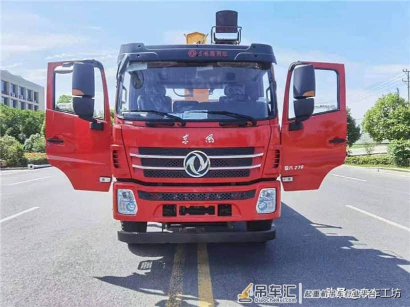 国六东风新款K5后八轮徐工12吨4节臂随车吊