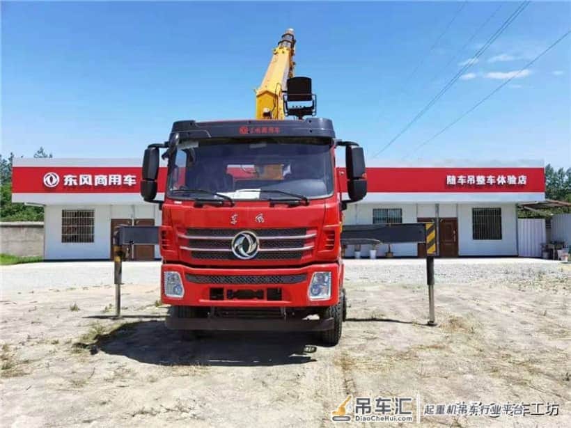 国六东风新款K5后八轮徐工12吨4节臂随车吊