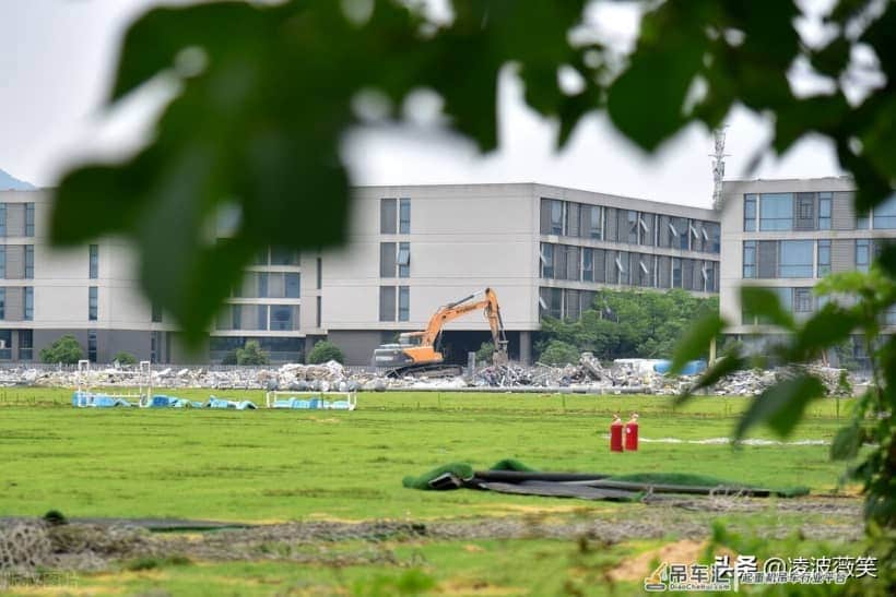 高清航拍：挖掘机吊车作业，江苏苏宁基地拆除，曾见证冠军荣耀