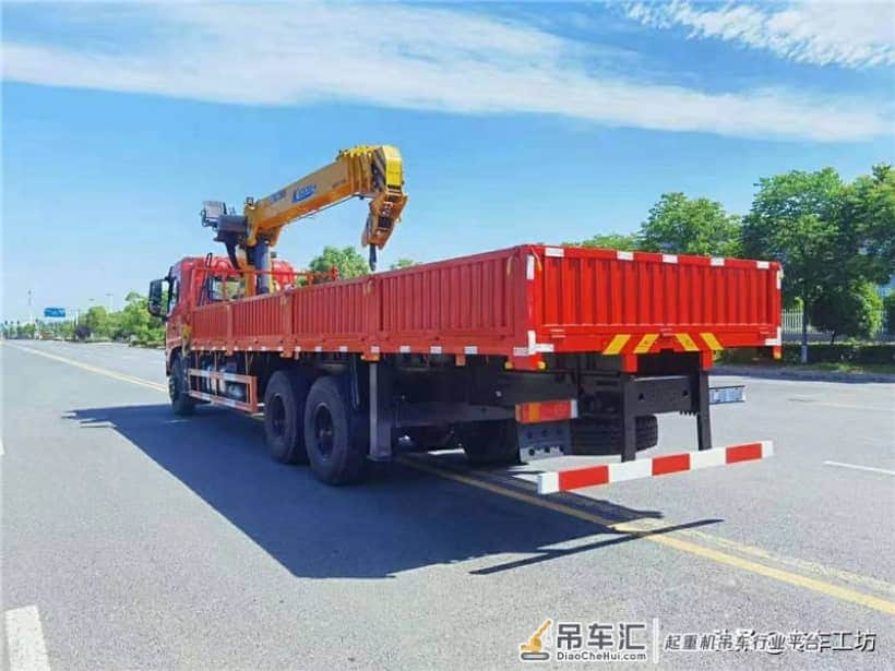 国六东风新款K5后八轮徐工12吨4节臂随车吊