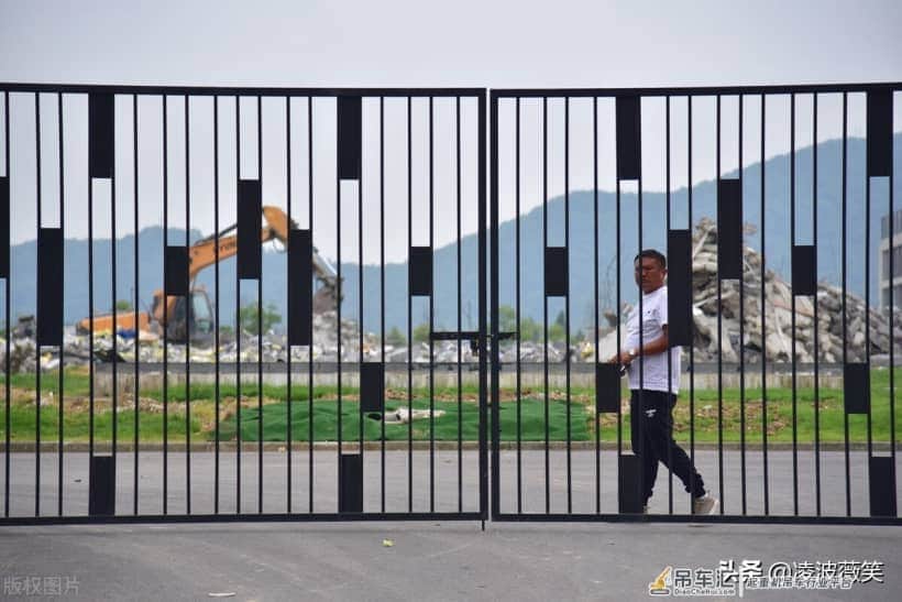 高清航拍:挖掘机吊车作业,江苏苏宁基地拆除,曾见证冠军荣耀
