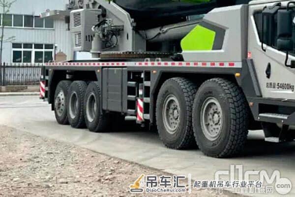 九五至尊,车中曹操!看中联重科ZTC950V763汽车起重机为啥这么牛