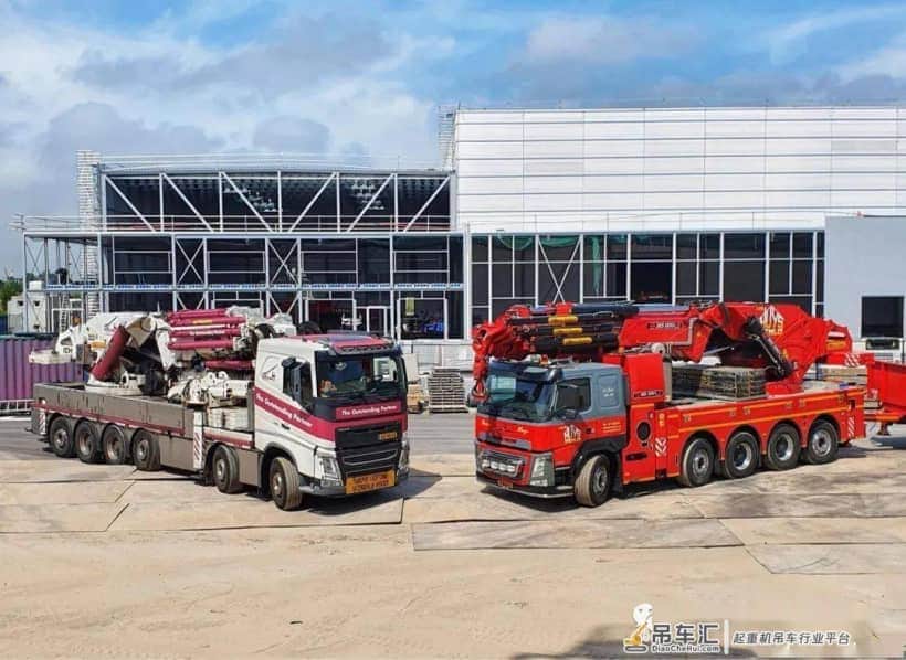 荷兰2台最大随车吊联手，合力吊装 Demag 厂房龙门起重机