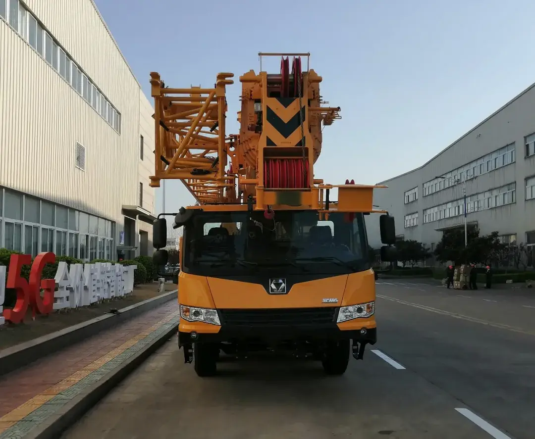 徐工QY50K5D-1吊车，45.5m超强主臂，行业最大7.5m支腿横向跨距