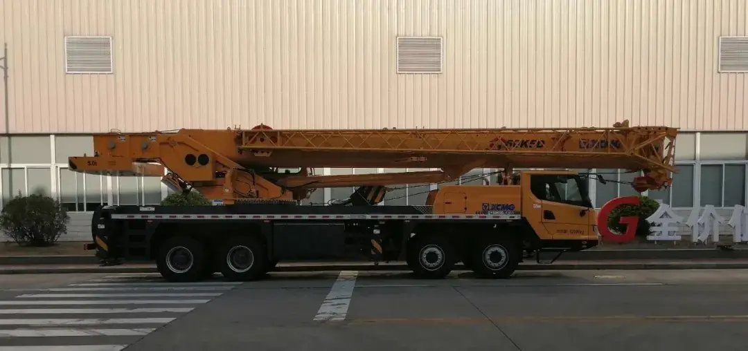徐工QY50K5D-1吊车，45.5m超强主臂，行业最大7.5m支腿横向跨距