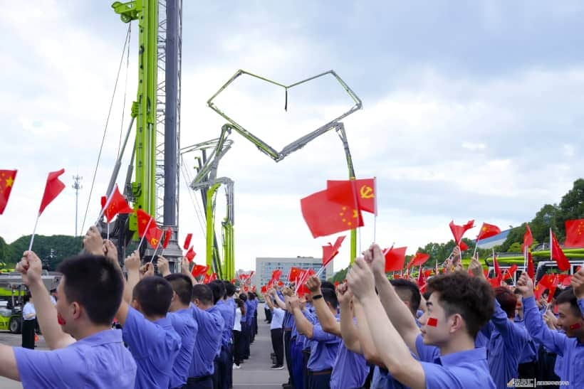 党的光辉照我心丨中联重科500人传唱经典红歌 深情礼赞百年华诞