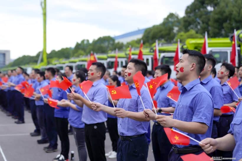 党的光辉照我心丨中联重科500人传唱经典红歌 深情礼赞百年华诞