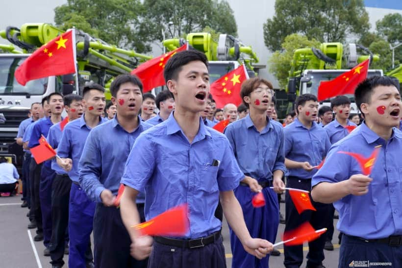 党的光辉照我心丨中联重科500人传唱经典红歌 深情礼赞百年华诞