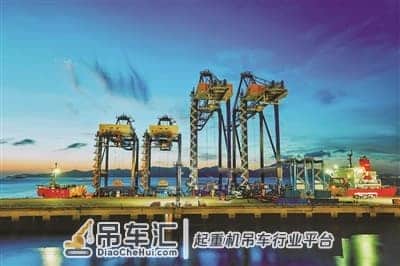 国内最高智能远控桥吊“登陆”大榭