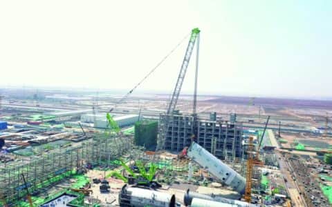首战告捷！中联重科超大吨位履带吊ZCC32000助建“超级石化工程”