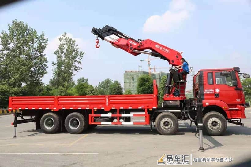 陕汽德龙30吨折臂随车吊 长兴SQZ7008