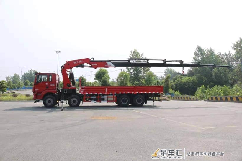 陕汽德龙30吨折臂随车吊 长兴SQZ7008