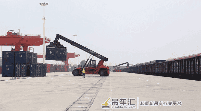 帅,“稳准狠”的90后龙门吊司机