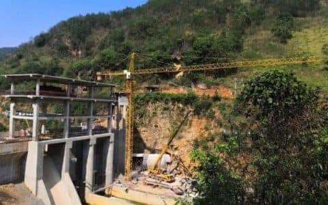 丘北县：一擅自使用未经监督检验塔式起重机违法行为被查处