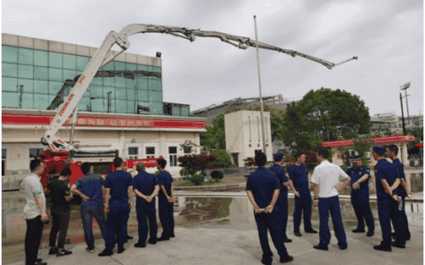 中联重科大跨距消防车交付上海化学工业区 灭火神器筑牢安全防线