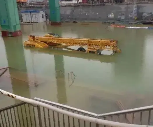 河南郑州遭特大暴雨,洪水淹城,吊友出动,紧急救援