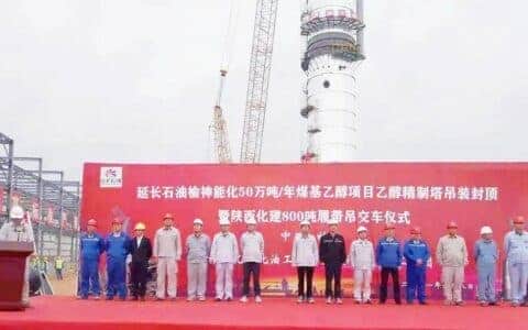 就位标高108米！陕西化建800吨履带吊交车即首吊！