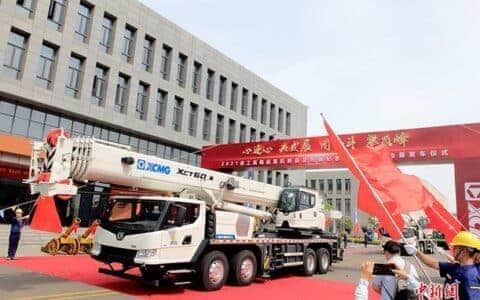 百台起重机走出国门 徐工再推定制化新品