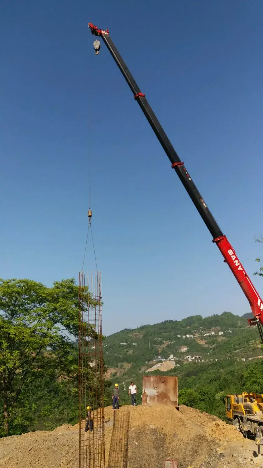 到工地发现，吊车全场无支腿点，这场地你敢不敢吊？