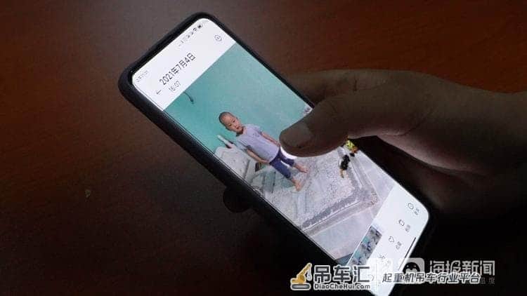 「组图」在360米高空开吊车的人