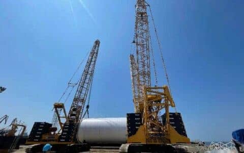 双“舰”合璧，中吨位履带吊在海上风电建设中挑大梁！