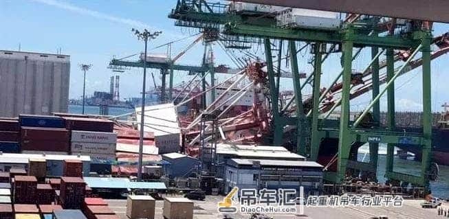 突发！一货轮撞码头起重机！多个集装箱倒塌，挂靠国内多个港口！