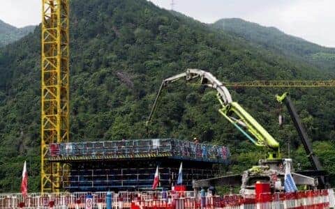 中联重科“小绿奇迹军团”助力北碚观音峡嘉陵江特大桥建设
