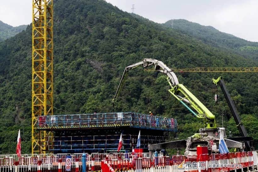 中联重科“小绿奇迹军团”助力北碚观音峡嘉陵江特大桥建设