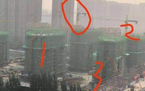 一工地2台塔吊倒塌，现场管理人/塔吊司机/信号工被追刑责！
