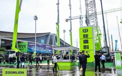 中联重科60款智能精品亮相2021长沙展，首日42亿元订单凸显中联重科高端智能制造的实力和魅力。