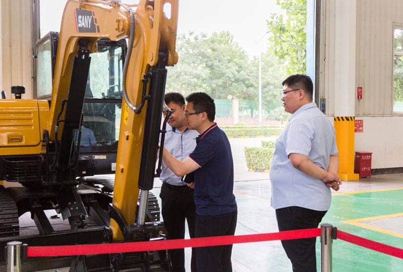 中联重科建筑起重机械公司领导莅临晨阳水漆交流 推动重工机械领域环保涂装