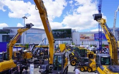 首日即售空！徐工在这个国际展会上，吸引着中亚各国客户驻足品鉴。