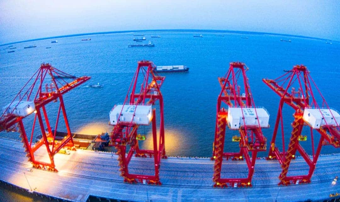 太仓港集装箱四期启用 第300万标箱正式起吊