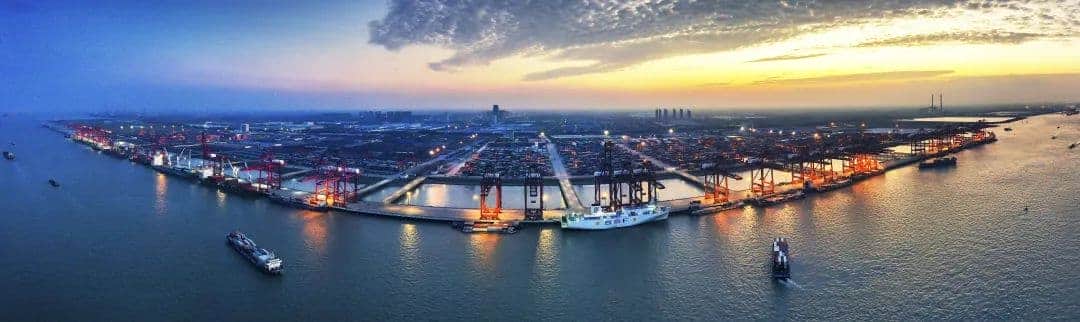 太仓港集装箱四期启用 第300万标箱正式起吊