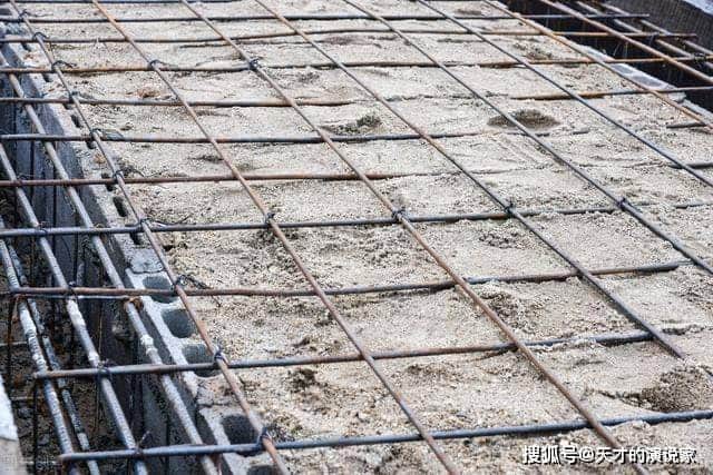 百米塔吊如何升高?原理讲得很明白,迷惑终于解开