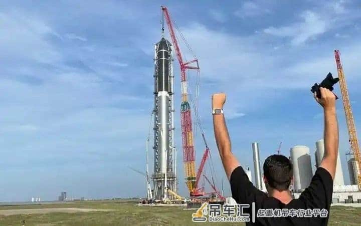 王者吊司出没!人类史上最大火箭吊装