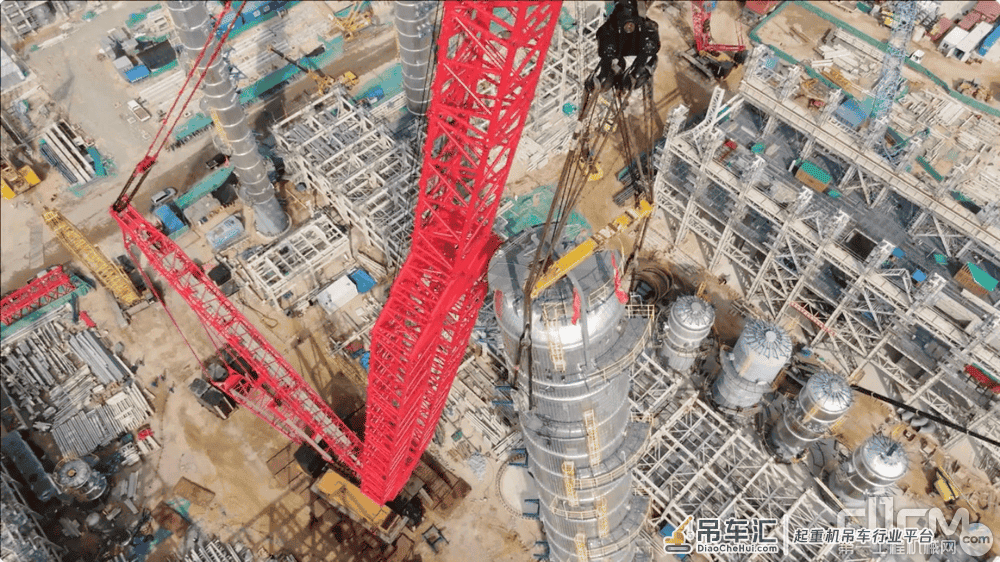 三一实力展示，国内2000吨级履带起重机首次采用双臂工况