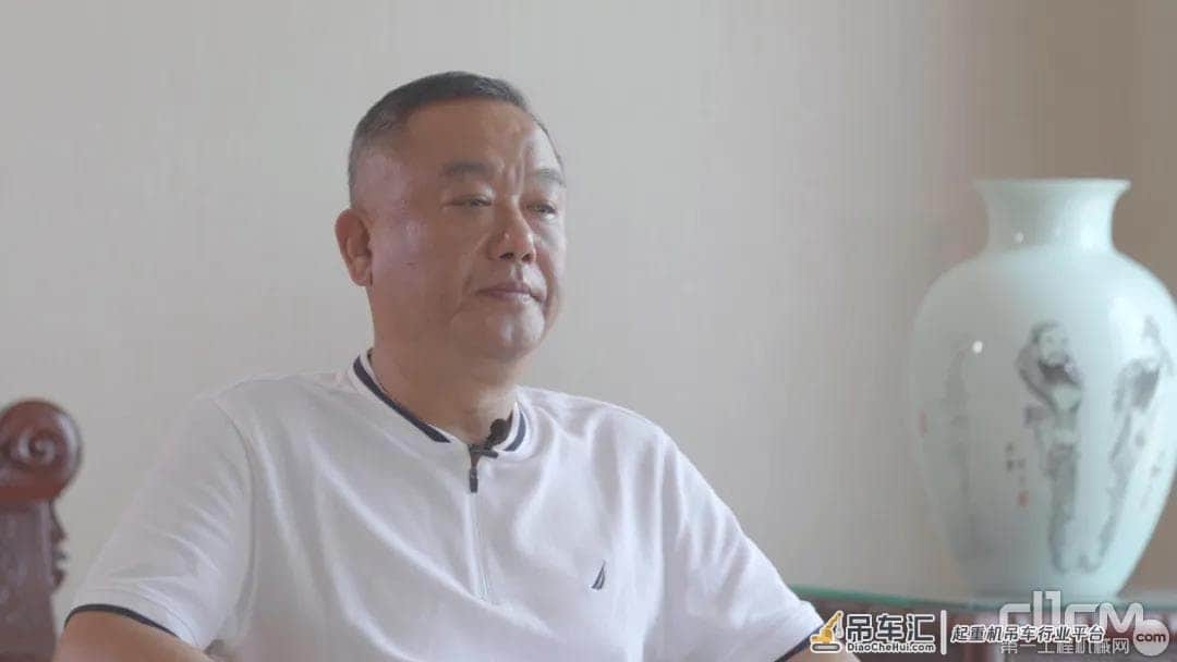 三一实力展示,国内2000吨级履带起重机首次采用双臂工况