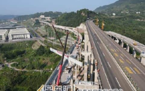 高空“搭积木”万州环线高速鹿山互通完成大吨位高墩吊装
