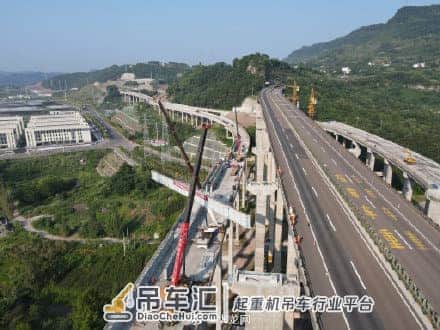 高空“搭积木”万州环线高速鹿山互通完成大吨位高墩吊装