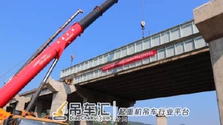 高空“搭积木”万州环线高速鹿山互通完成大吨位高墩吊装