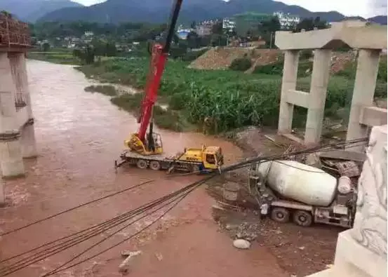 这就是你做梦都羡慕的吊车工作？