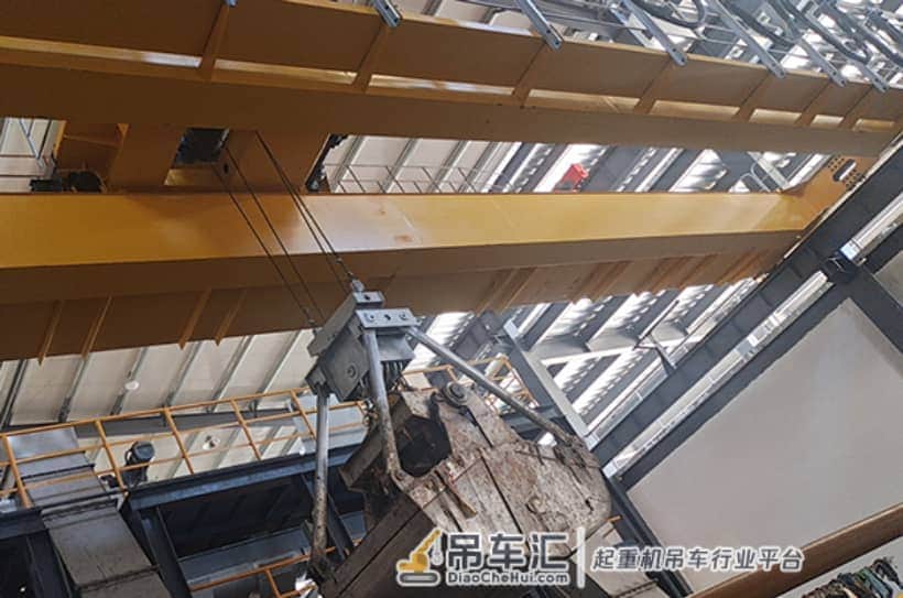 码头、港口所用的抓斗起重机，它主要装载哪些物品呢？