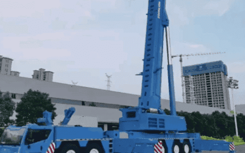 中联新款600T提车作业，江湖又多一台“蓝麒麟”