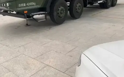 曝光！国内部队50吨吊车，徐工QY50JW，你绝对没见过