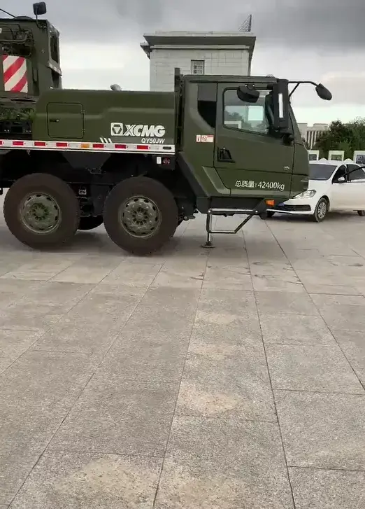 曝光!国内部队50吨吊车,徐工QY50JW,你绝对没见过
