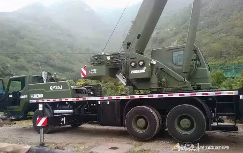 曝光!国内部队50吨吊车,徐工QY50JW,你绝对没见过
