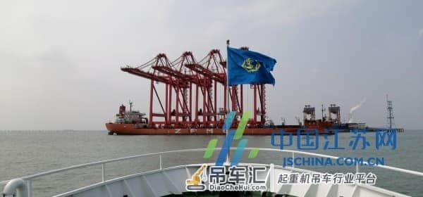 通州湾新出海口吕四起步港区:“2+2”码头迎来首条重大件桥吊运输船舶
