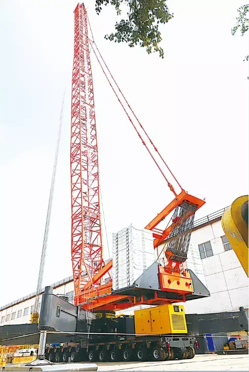 TZX1600多轴线桁架臂起重机进入试验阶段