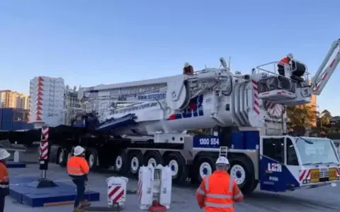 南半球最大吨位！澳洲第二台1200吨全地面吊车，德马格 AC1000-9